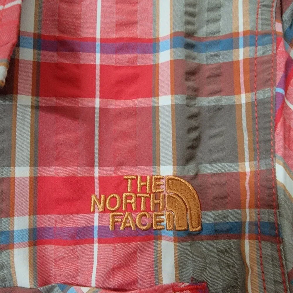 The North Face Size M Seersucker Red, White, Blue & Taupe Button Down Shirt